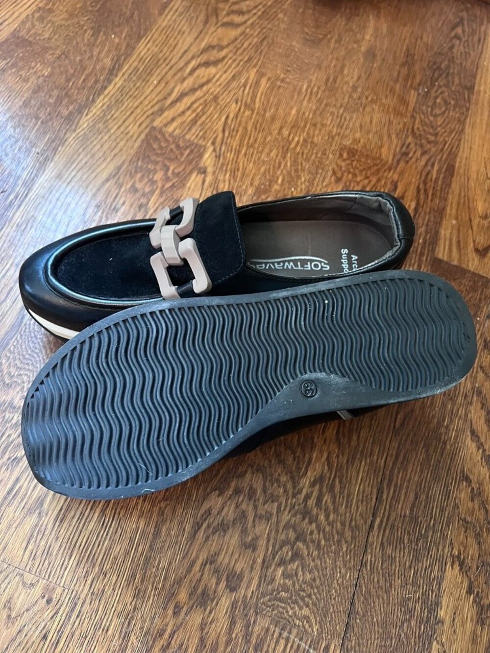 Gently USED SOFTWAVES women's cathy loafers in black taupe 9 - Picture 2 of 4